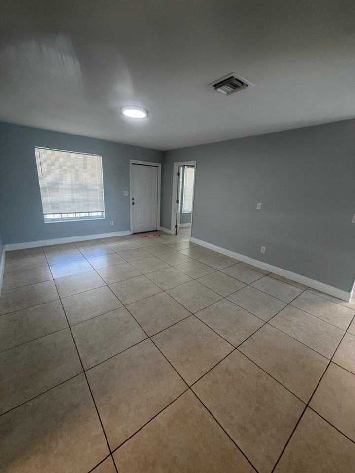 2910 Nw 195th St - Photo 3 of 18