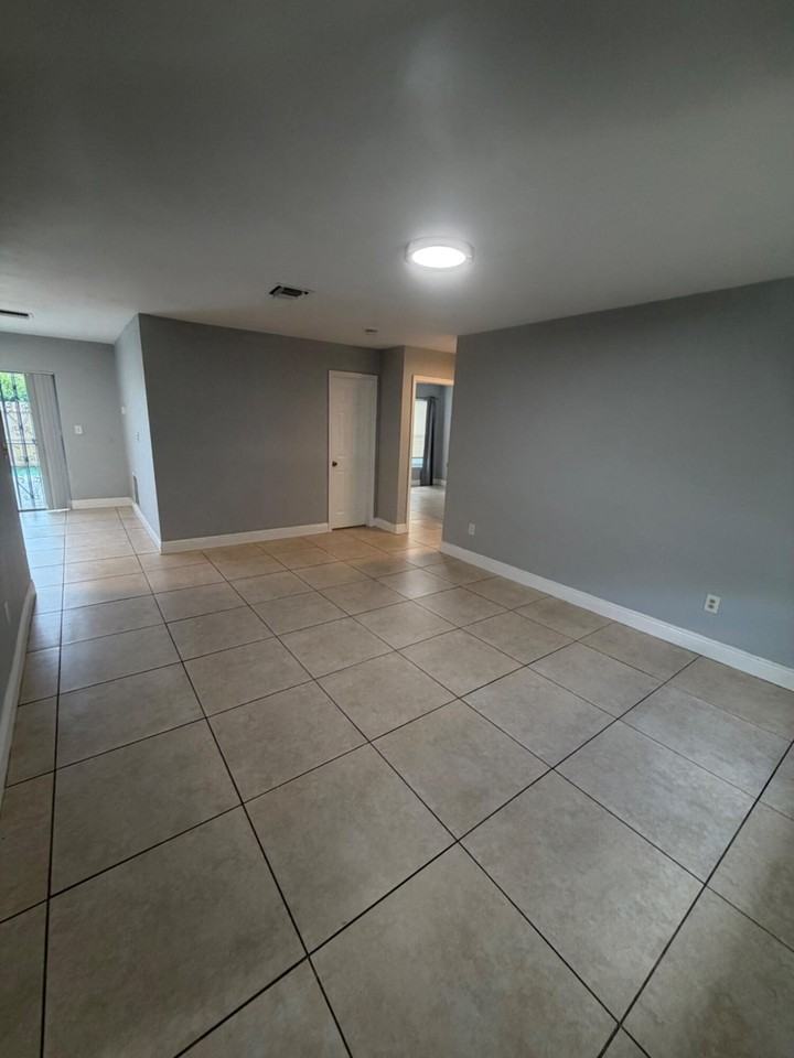 2910 Nw 195th St - Photo 4 of 18