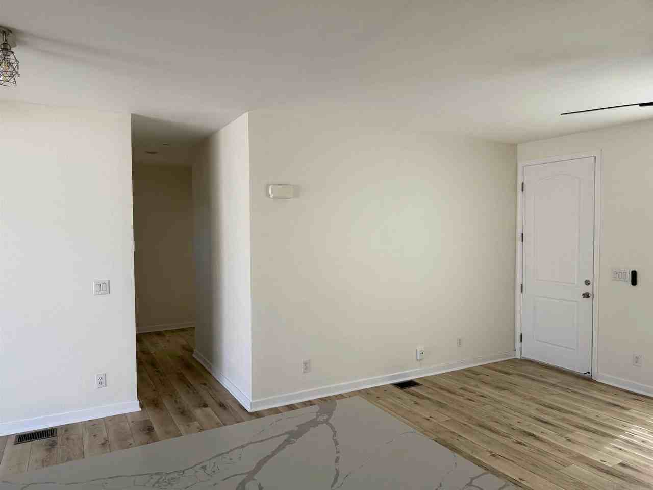 3967 Rogers Rd - Photo 6 of 26