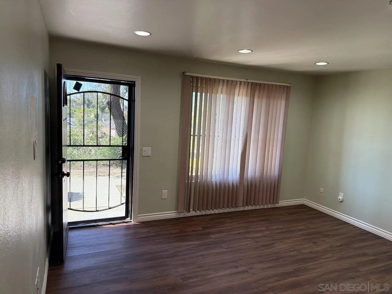 8119 Paradise Valley Ct - Photo 3 of 23