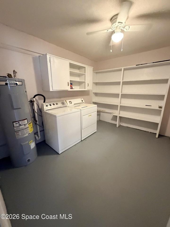 555 Sheridan Ave - Photo 2 of 12