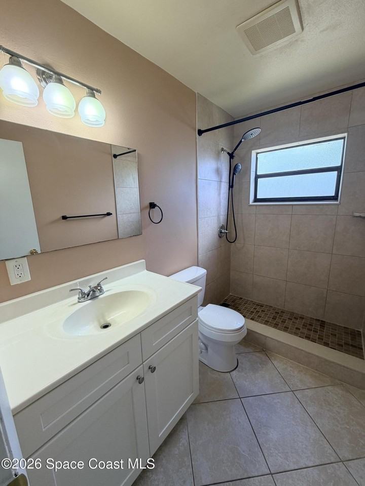 555 Sheridan Ave - Photo 6 of 12
