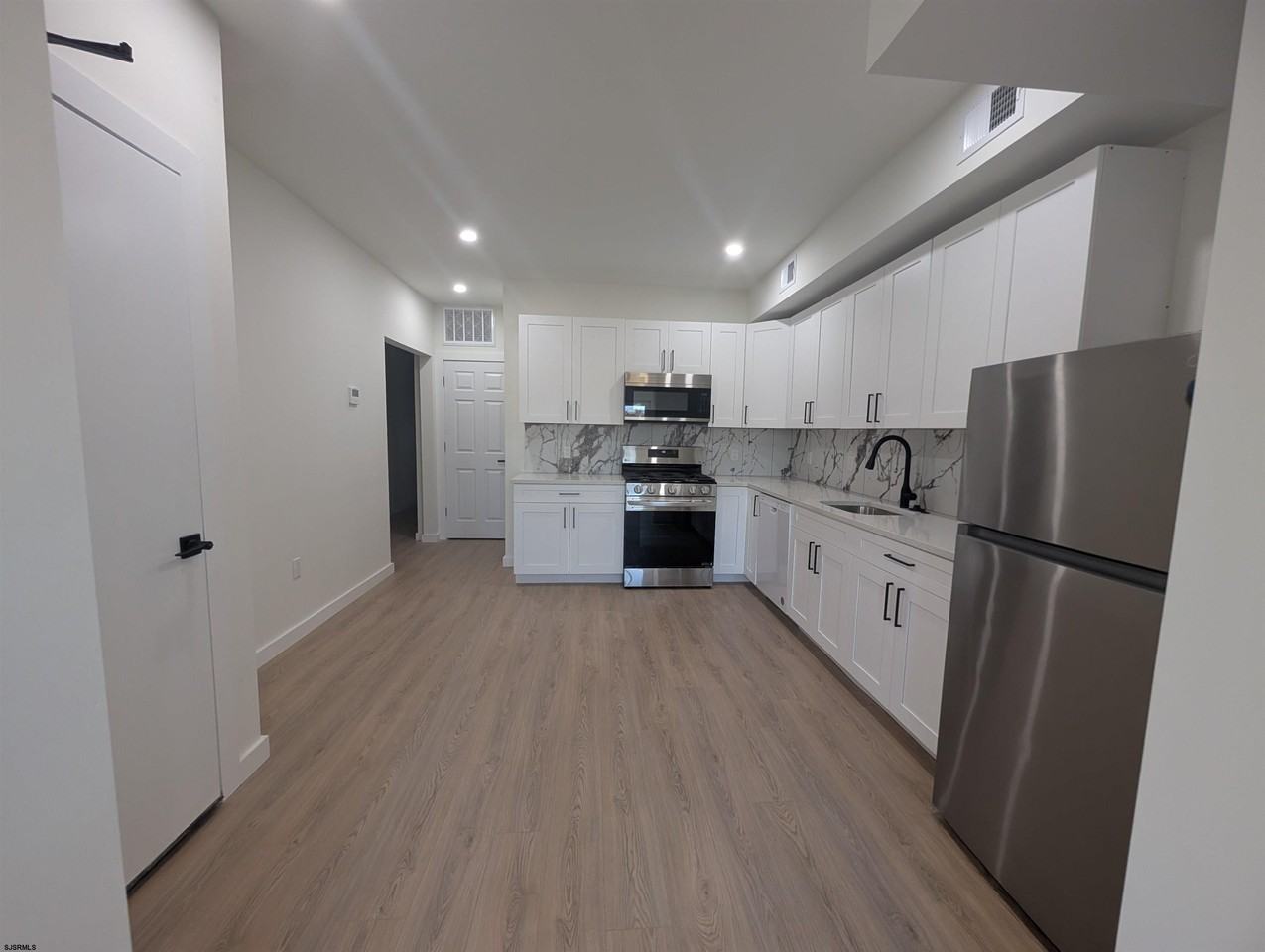 211 Oriental Ave #1 - Photo 4 of 14