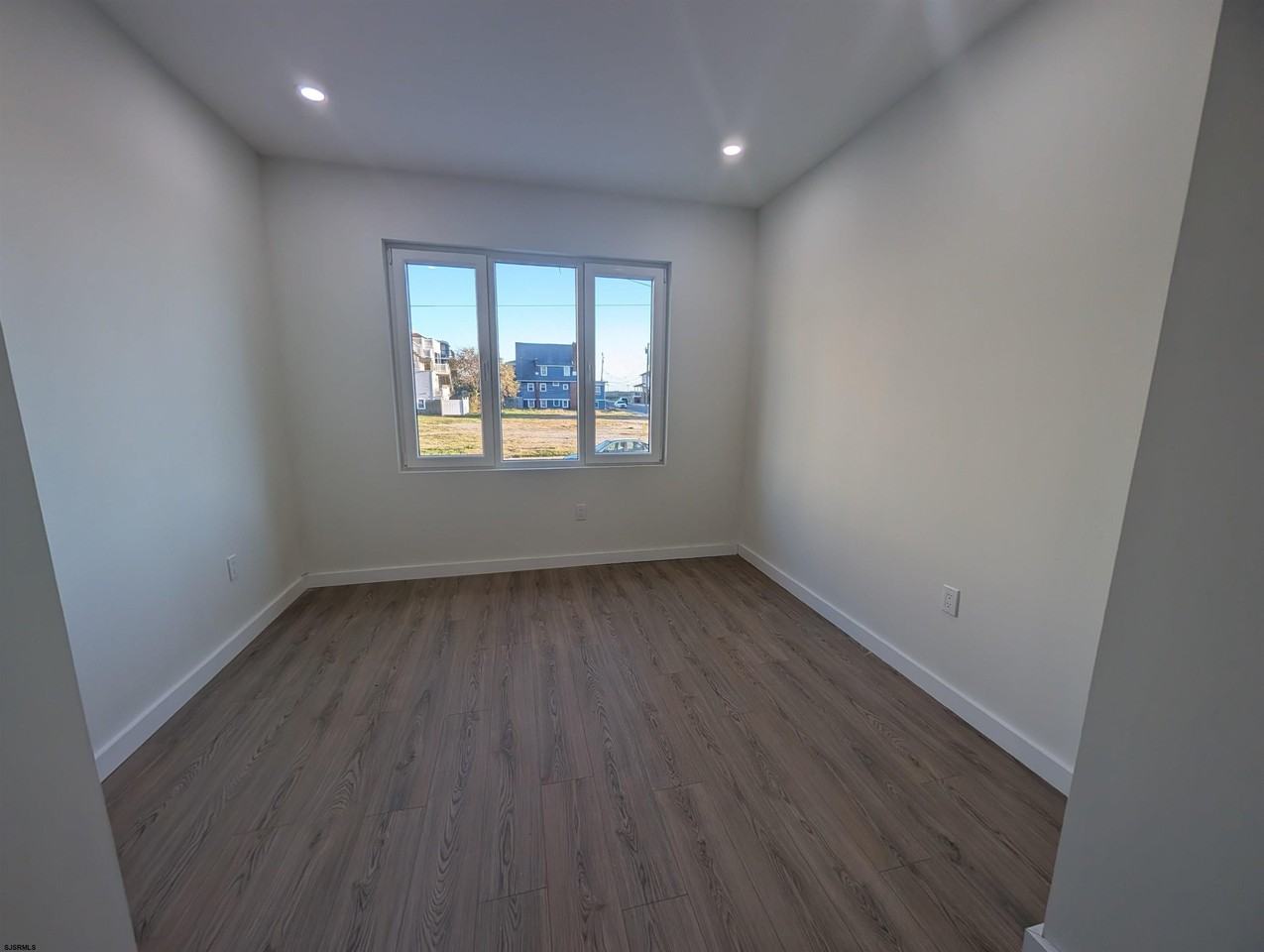211 Oriental Ave #1 - Photo 5 of 14