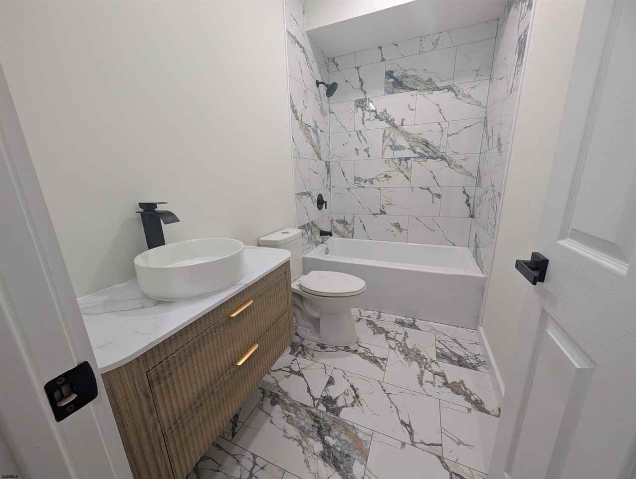 211 Oriental Ave #1 - Photo 7 of 14