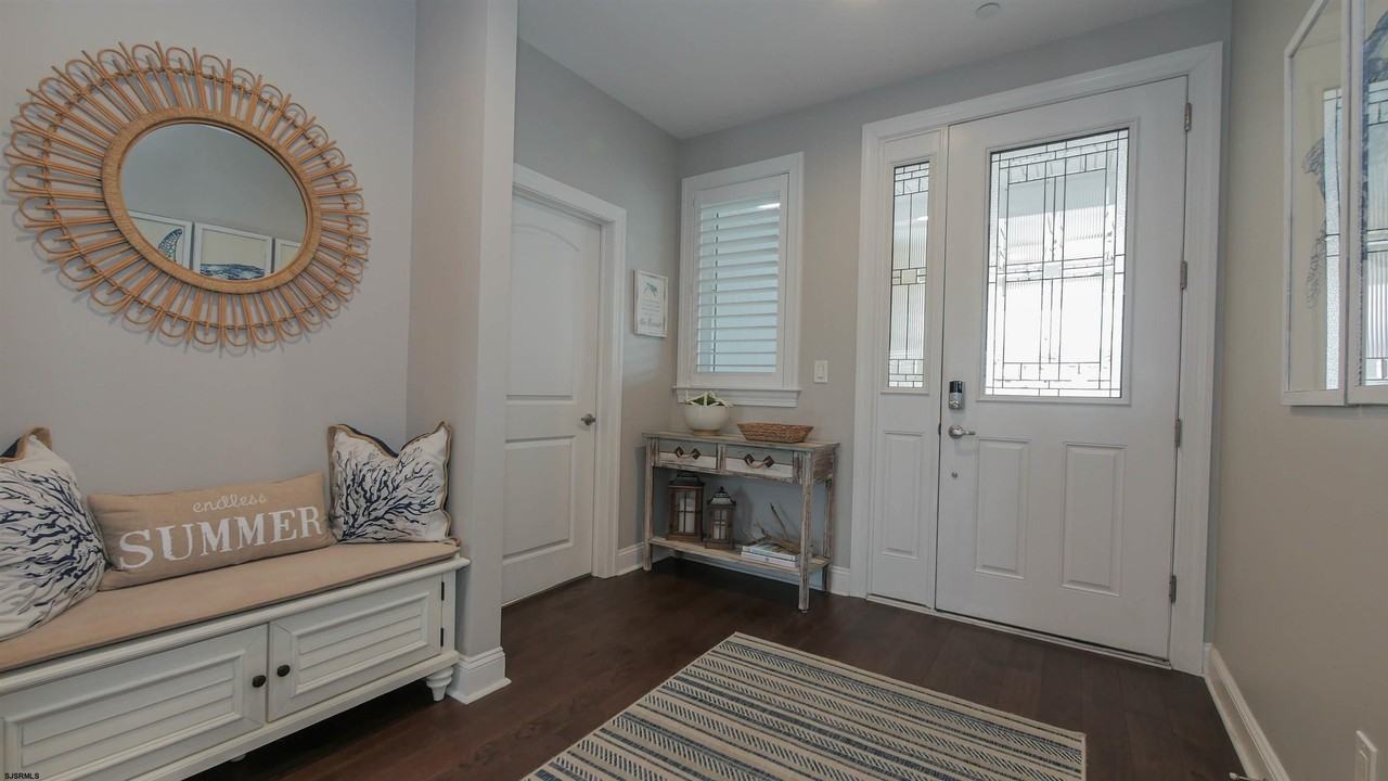 9 S Granville Ave #D - Photo 2 of 36