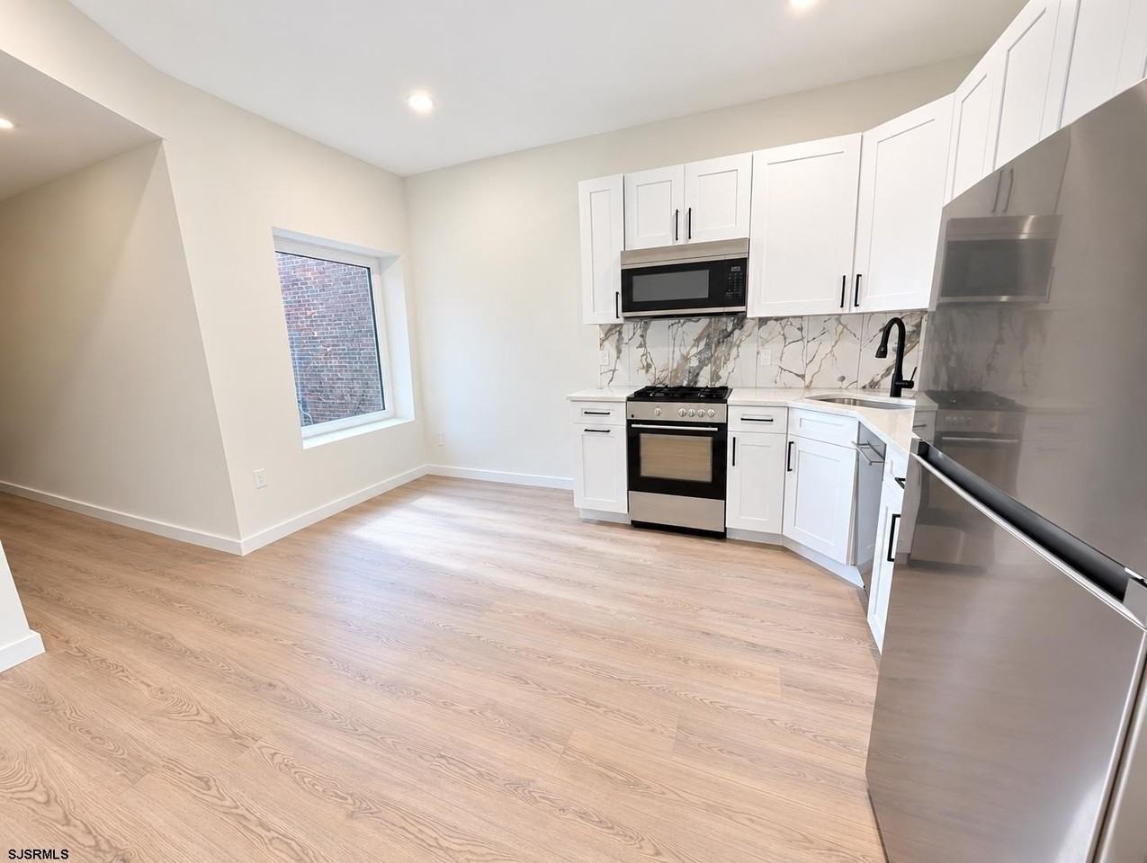 211 Oriental Ave #2 - Photo 4 of 15