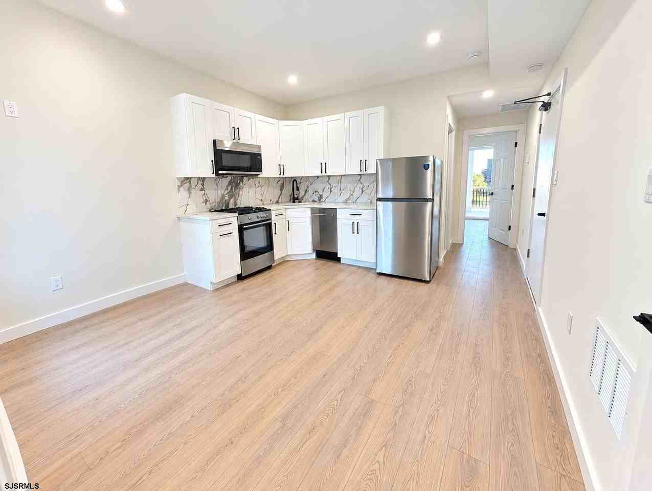 211 Oriental Ave #2 - Photo 5 of 15