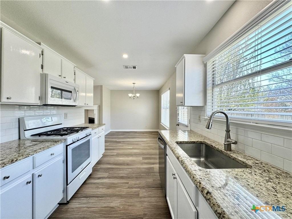 16502 Jadestone Dr - Photo 7 of 39