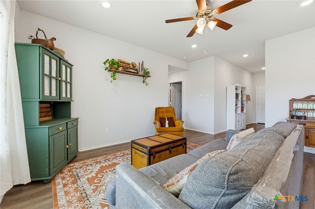 2440 Muscovy Dr - Photo 4 of 15