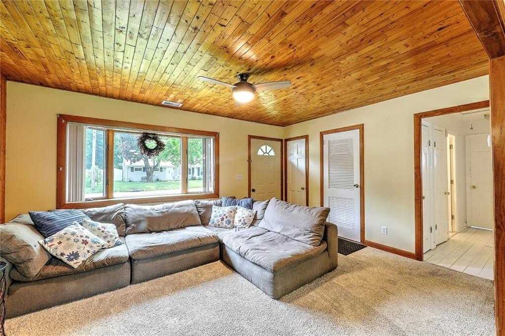 52 Leroy Dr - Photo 3 of 16