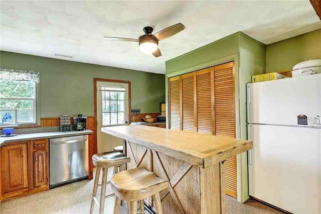 52 Leroy Dr - Photo 6 of 16