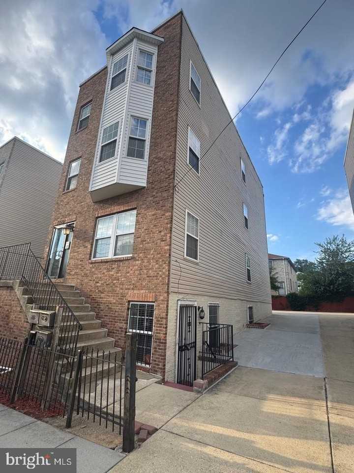 5210 F St Se #1 - Photo 3 of 24