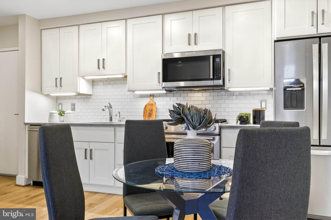1516 K St Se #2C - Photo 7 of 24