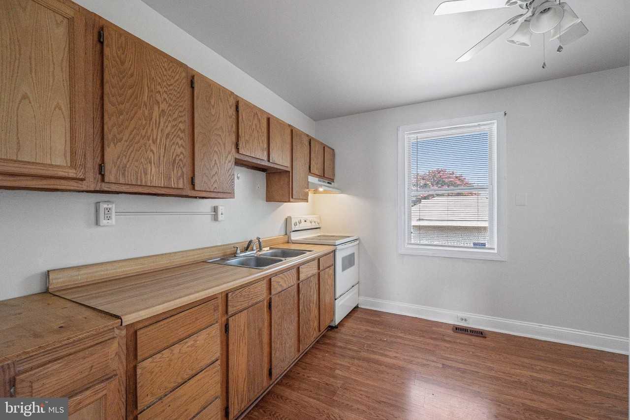 300 Doris Ave - Photo 7 of 36