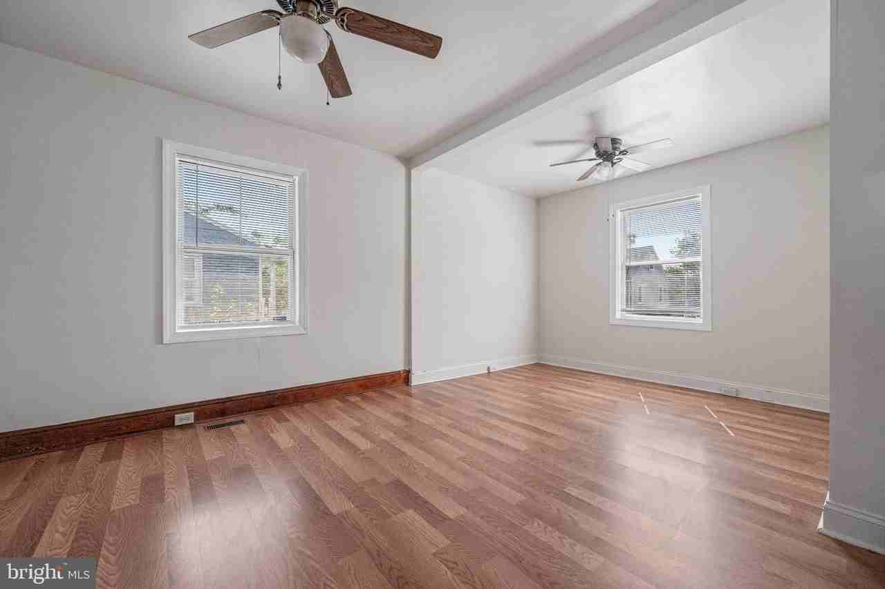 300 Doris Ave - Photo 3 of 6
