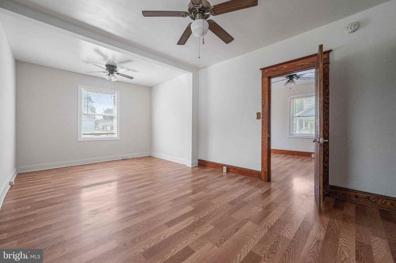 300 Doris Ave - Photo 4 of 6