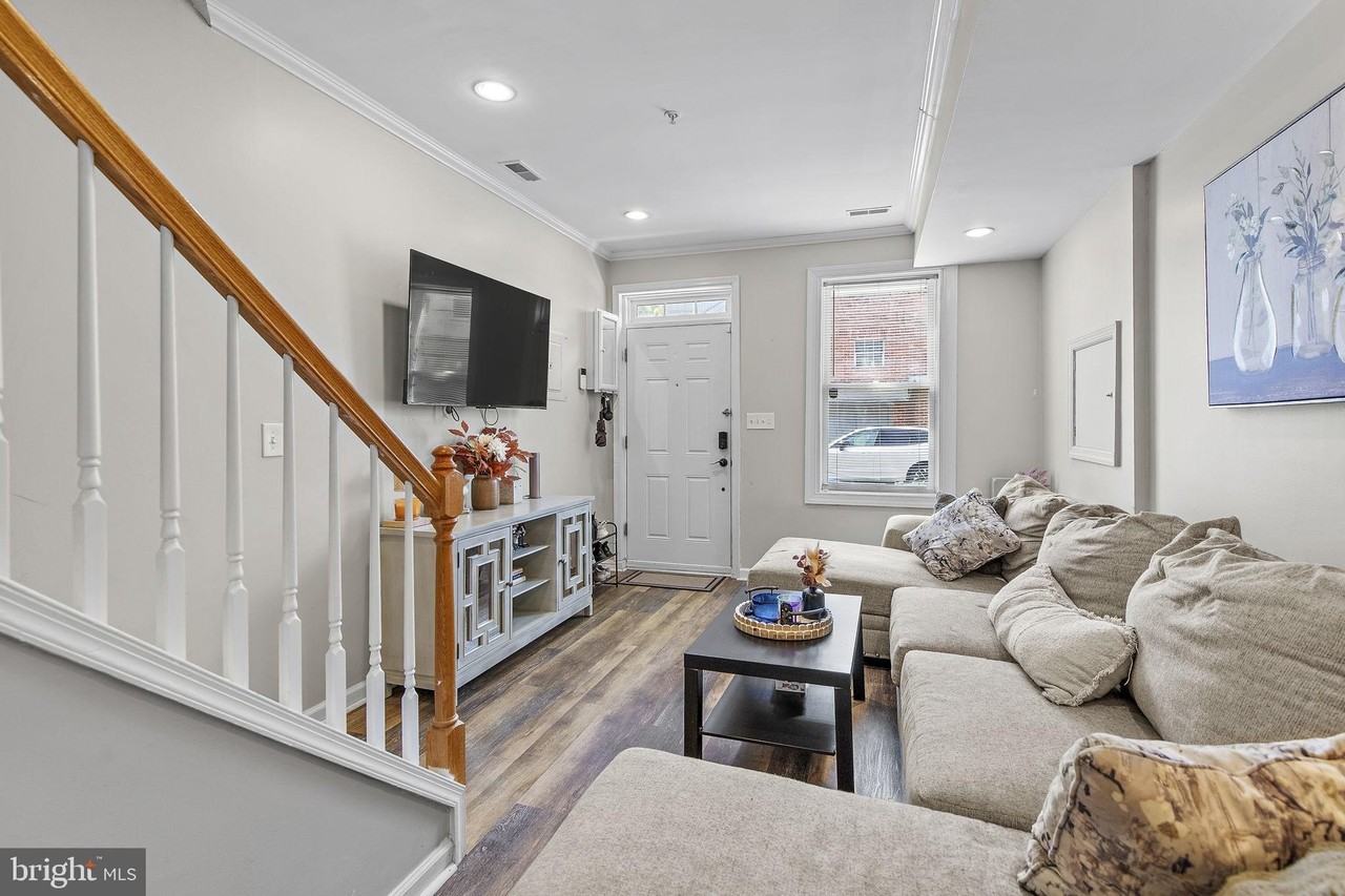 2214 Cambridge St - Photo 5 of 29
