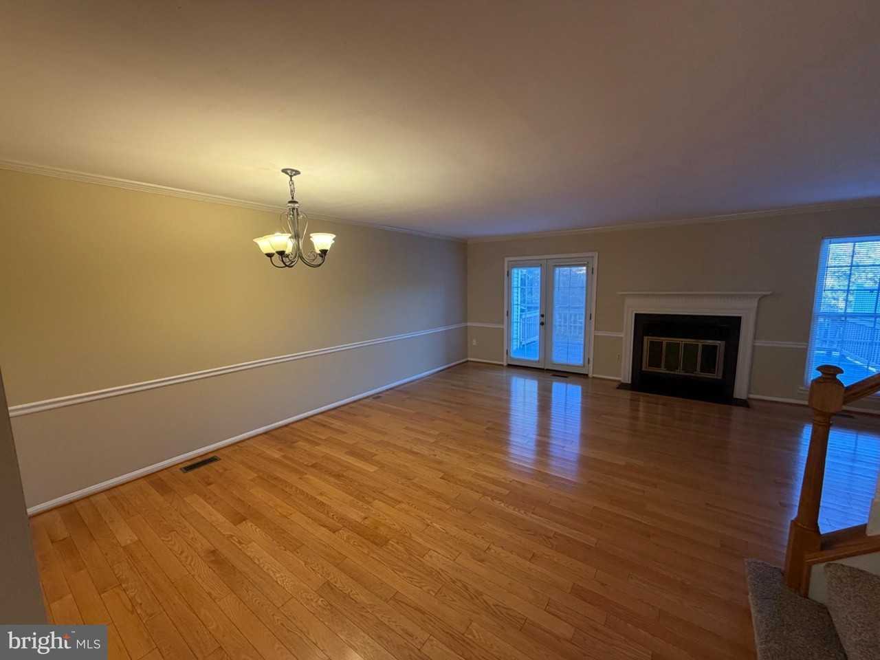 8526 London Bridge Way - Photo 3 of 29