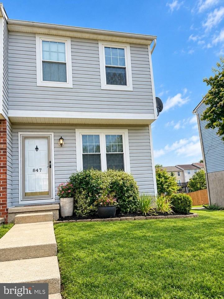 847 Clover Leaf Ct