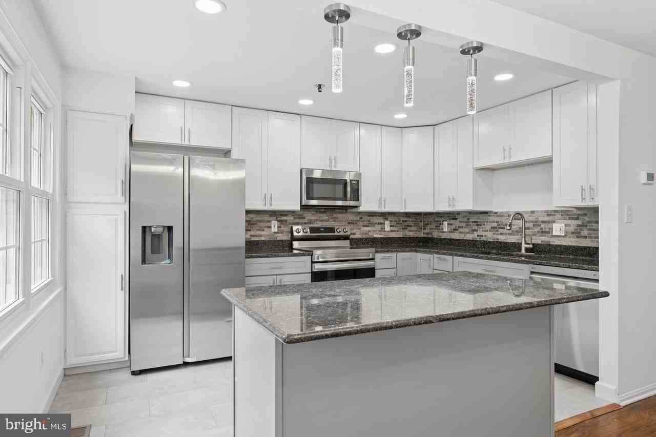 3015 Mozart Dr - Photo 3 of 20
