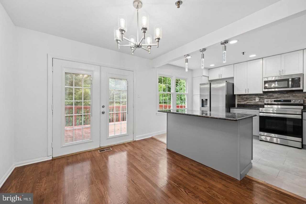 3015 Mozart Dr - Photo 5 of 20