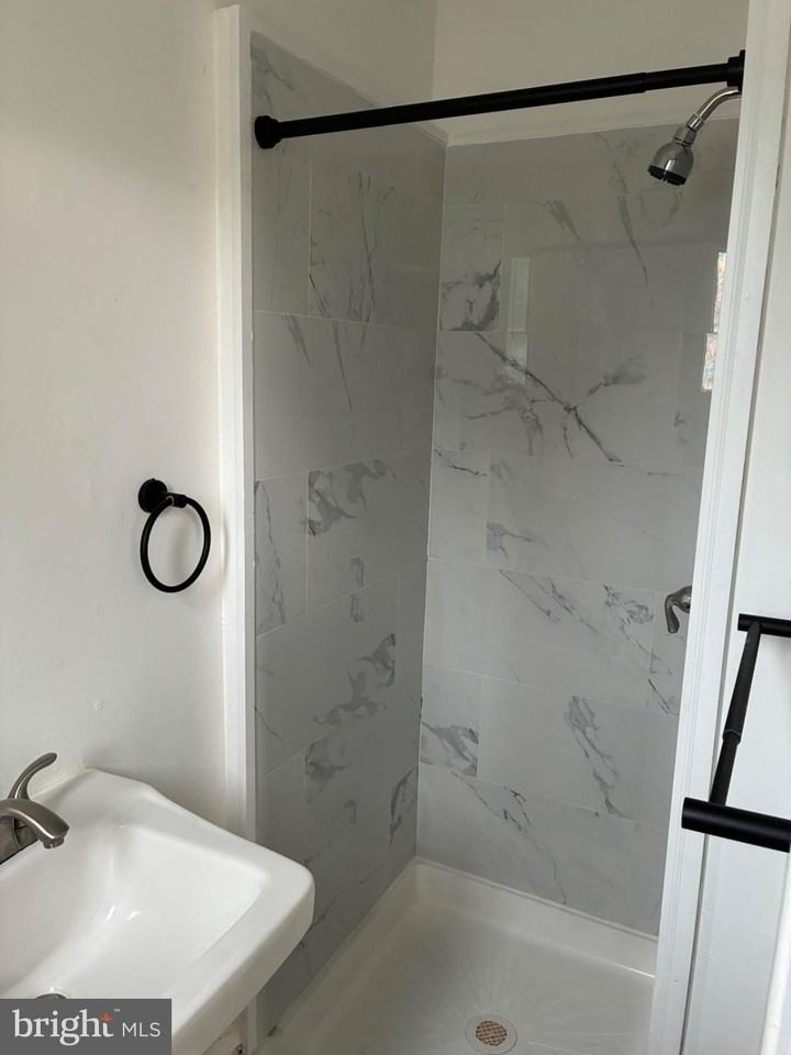 2503 46th St - Photo 2 of 7