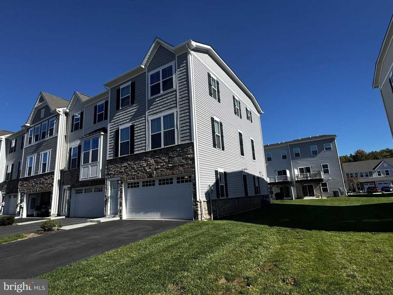 30 Dolcie Ln - Photo 2 of 15