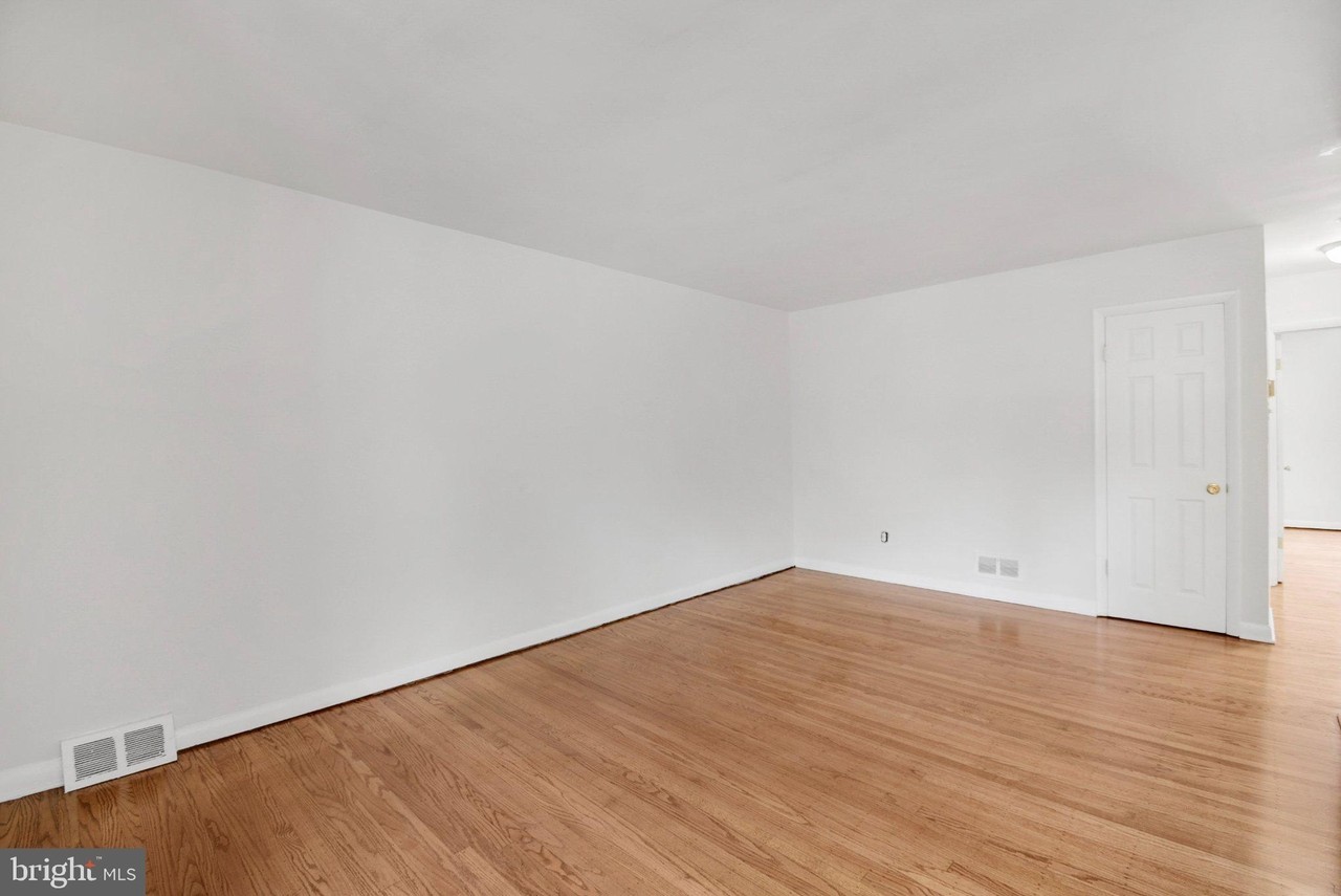 266 Bridge St - Photo 2 of 10