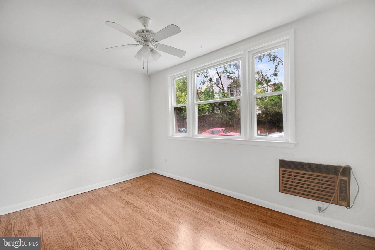 266 Bridge St - Photo 4 of 10