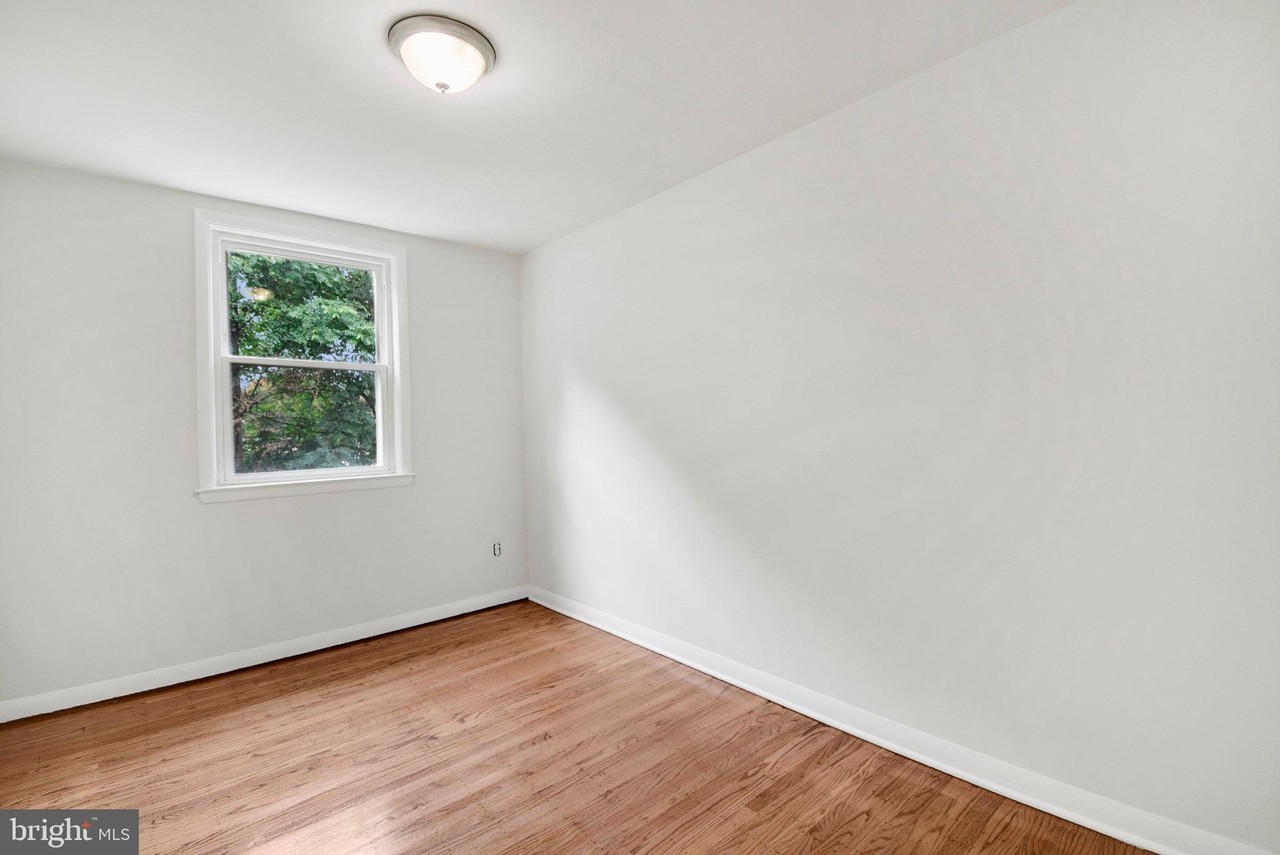 266 Bridge St - Photo 6 of 10