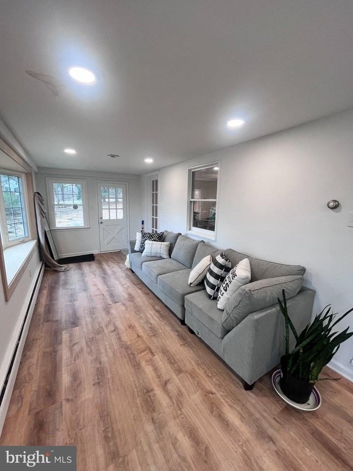 401 Levis Ln - Photo 5 of 19