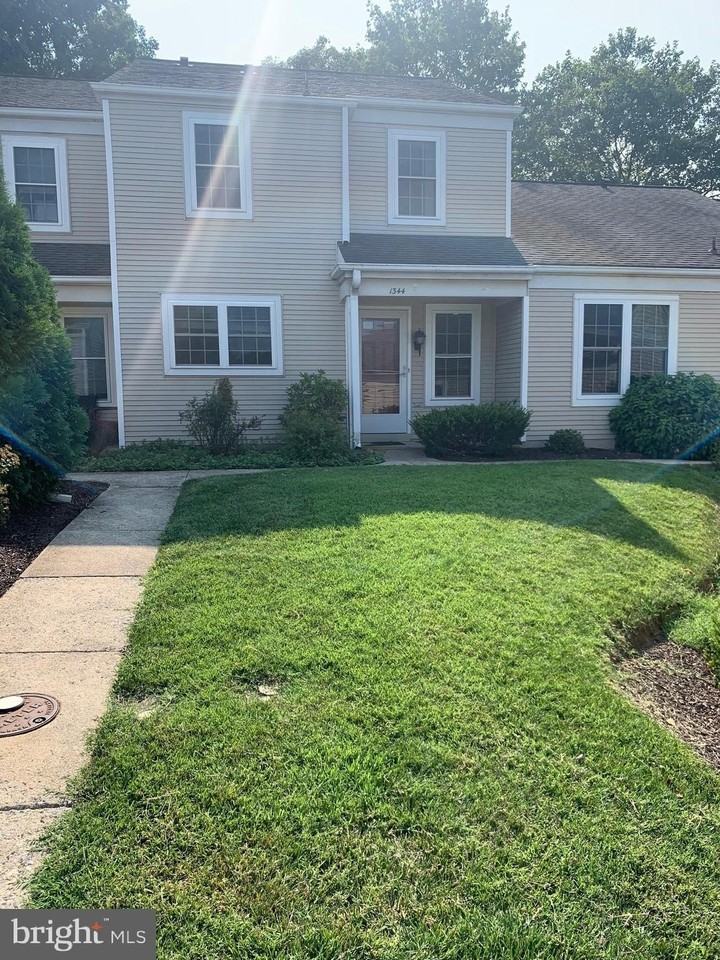 1344 Cambridge Ct - Photo 2 of 15
