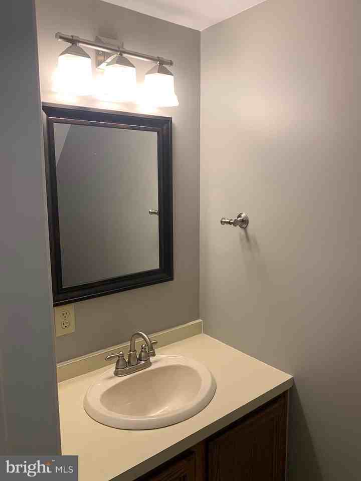 1344 Cambridge Ct - Photo 5 of 15
