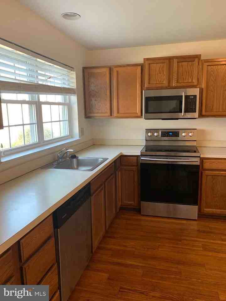 1344 Cambridge Ct - Photo 7 of 15