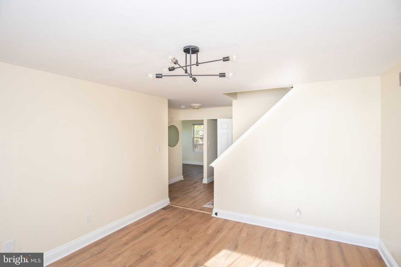 1262 Oxford Cir - Photo 5 of 34