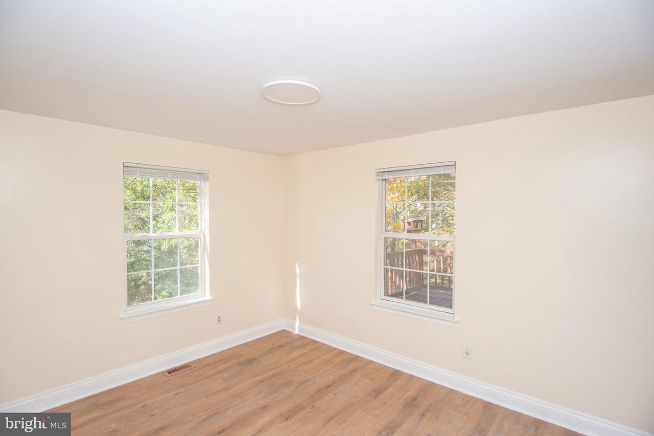1262 Oxford Cir - Photo 6 of 34