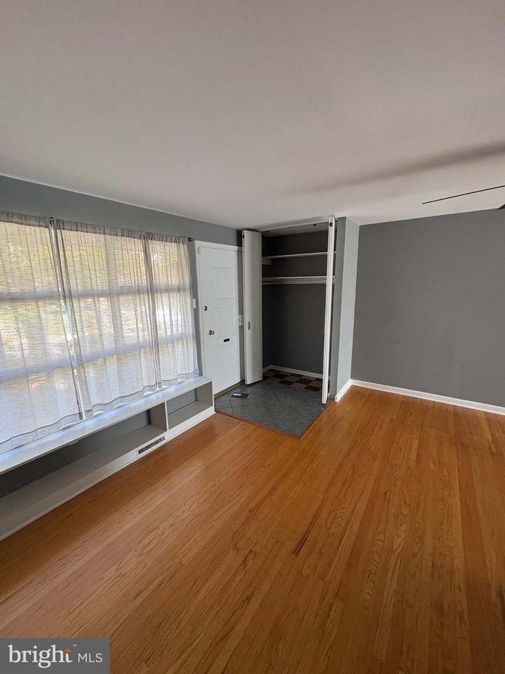 5412 Vicaris St - Photo 4 of 25