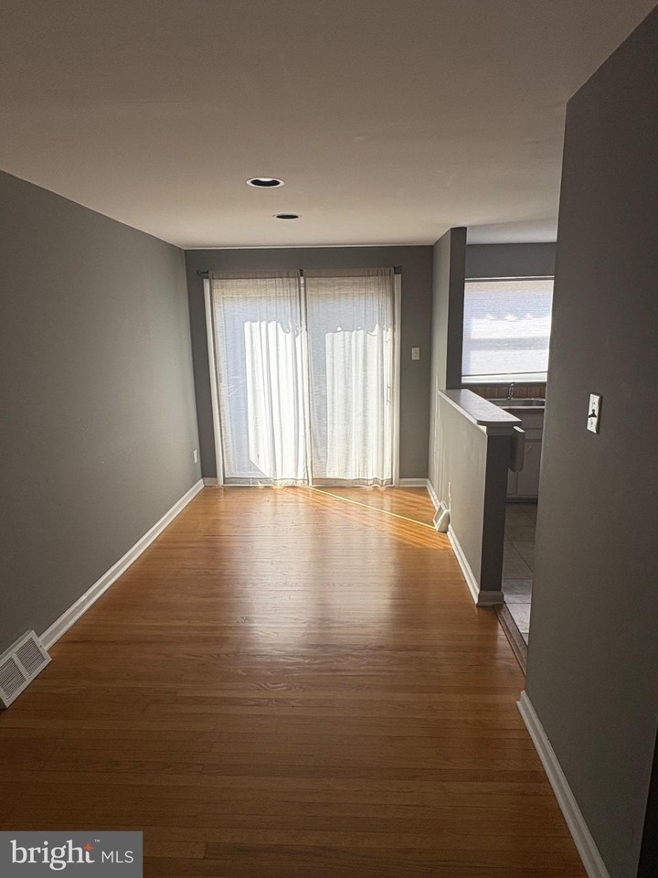5412 Vicaris St - Photo 6 of 25