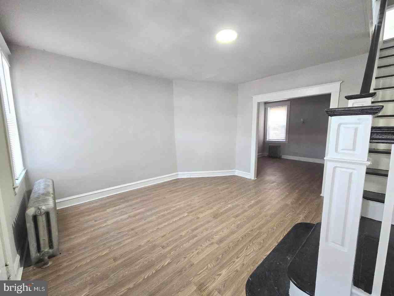 204 W Duncannon Ave - Photo 4 of 27