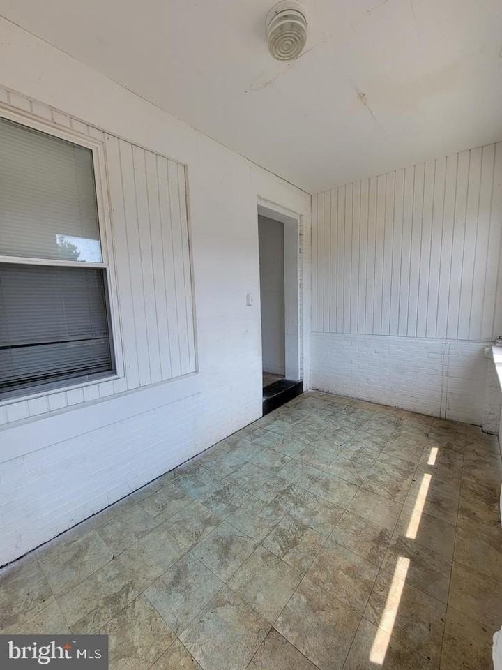 5719 Spruce St #1stFL - Photo 3 of 15