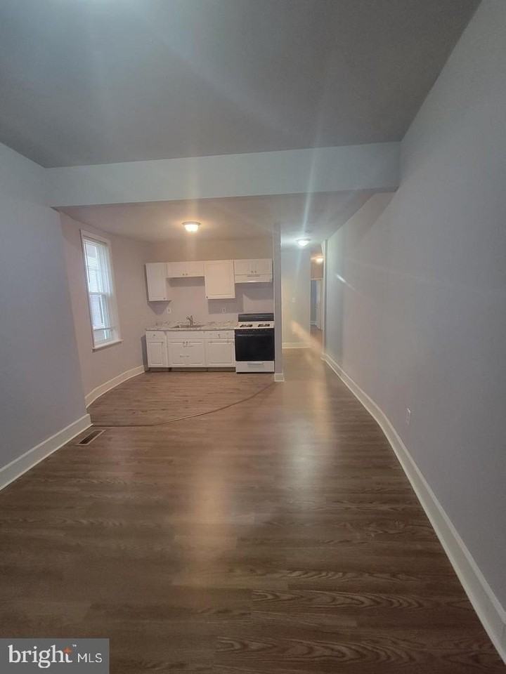 5719 Spruce St #1stFL - Photo 4 of 15