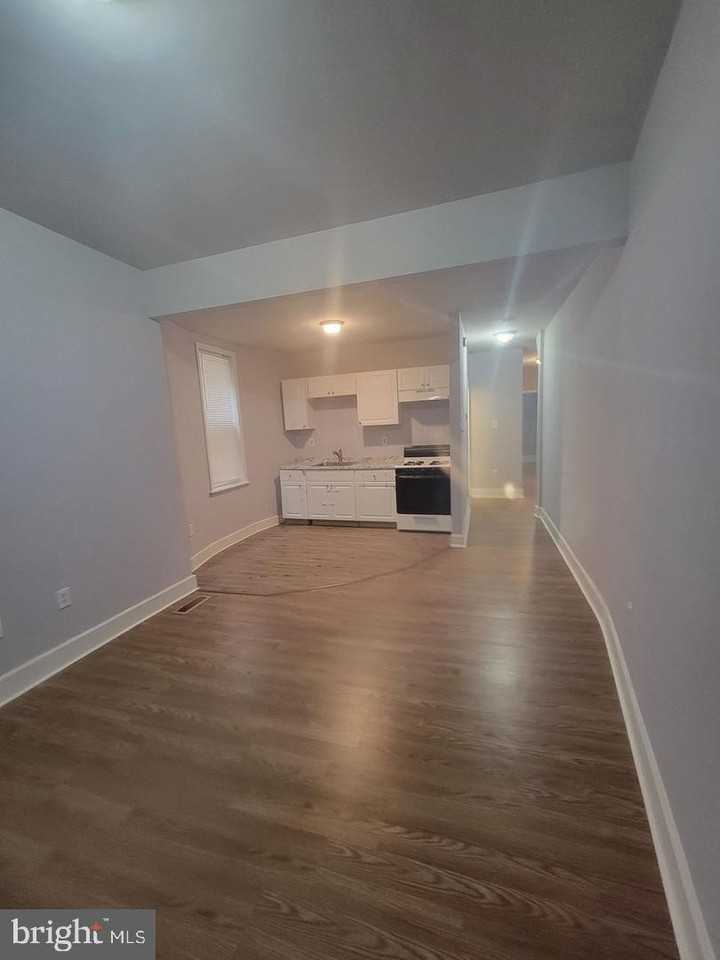 5719 Spruce St #1stFL - Photo 6 of 15