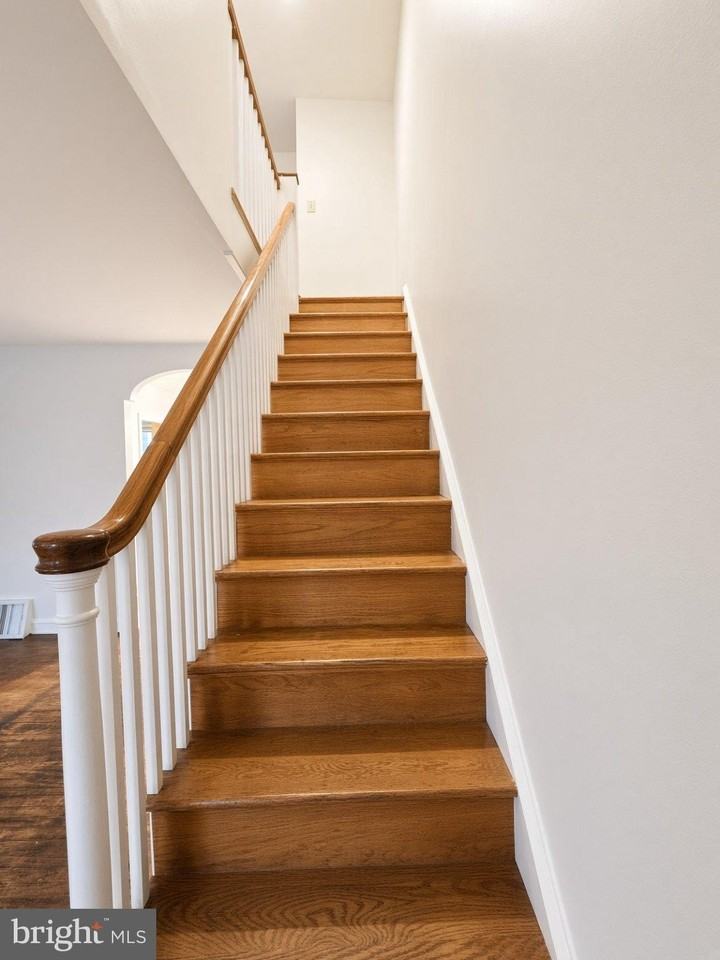 1826 Faunce St - Photo 4 of 15