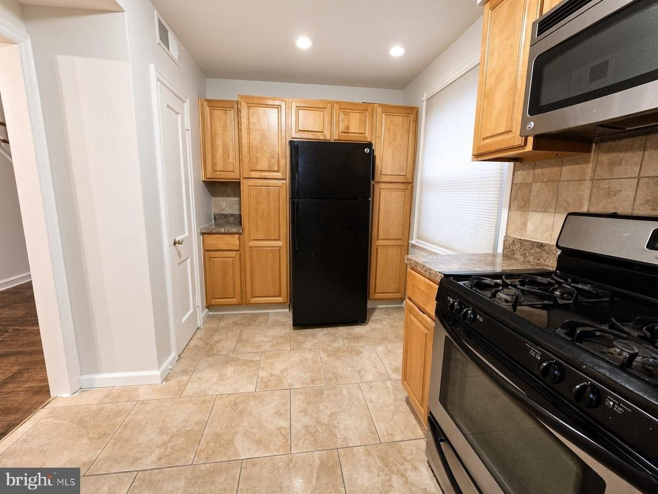1826 Faunce St - Photo 5 of 15
