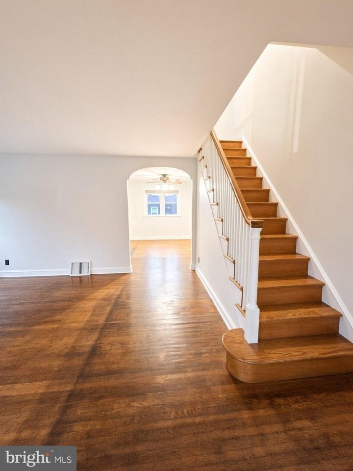 1826 Faunce St - Photo 7 of 15
