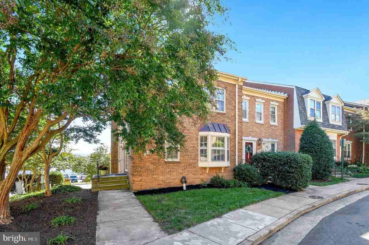 222 Gretna Green Ct - Photo 3 of 32