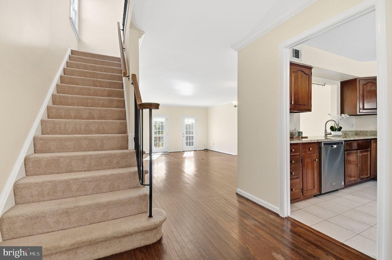 222 Gretna Green Ct - Photo 4 of 32
