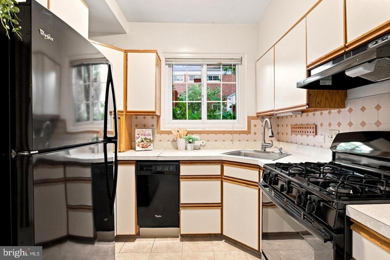 3410 Gunston Rd - Photo 5 of 17
