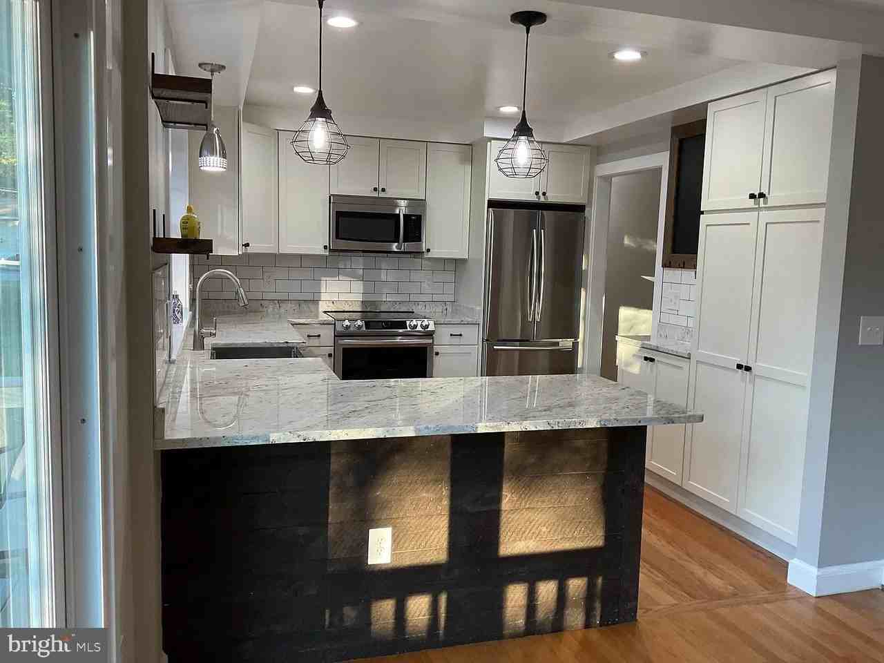 2300 Division Ave - Photo 2 of 30
